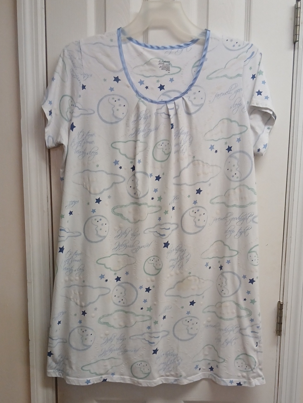 Secret Treasures White Sleep Shirt with Blue Stars & Mint Clouds. L/XL 14-18
